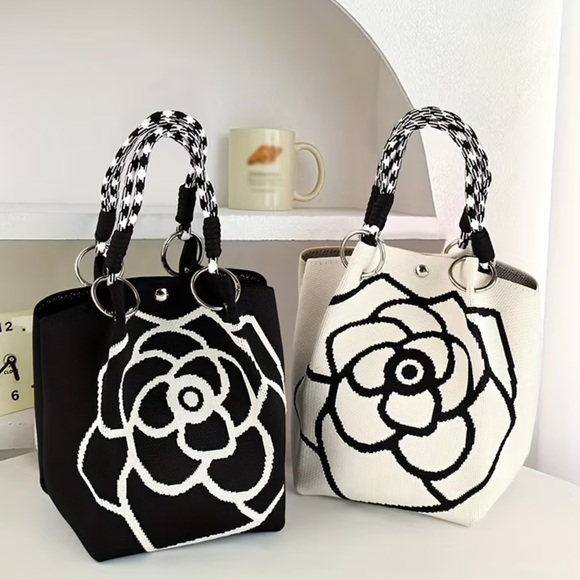 Chic White Floral bag have in white and another listing in black - Picture 4 of 10